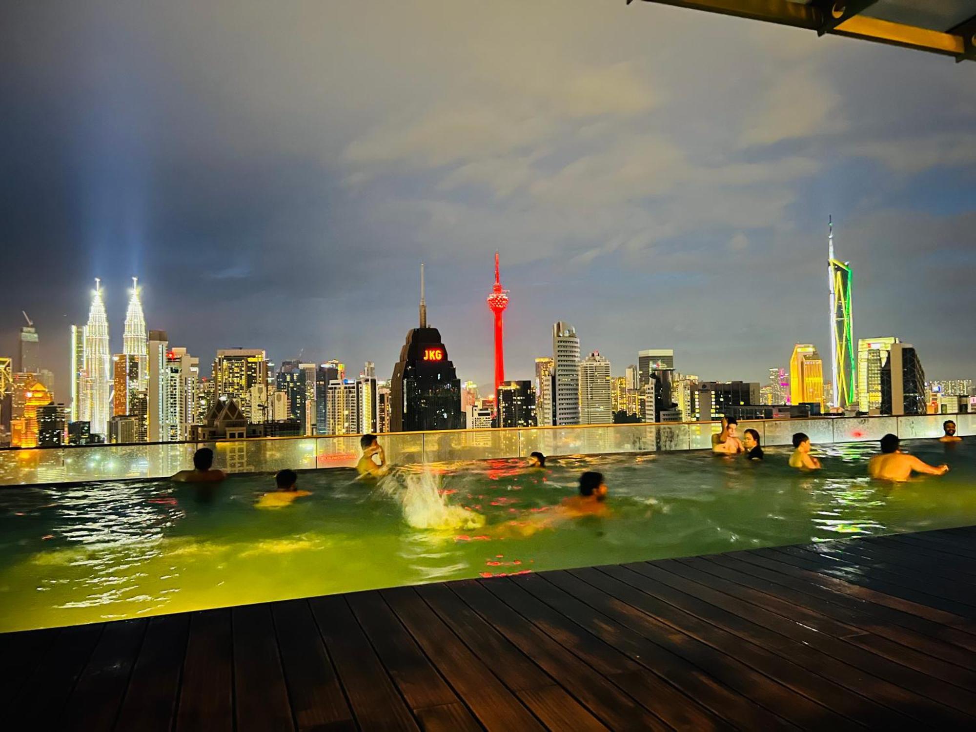 Regalia Suites & Residence By Enjoy Your Stay Kuala Lumpur Exteriör bild