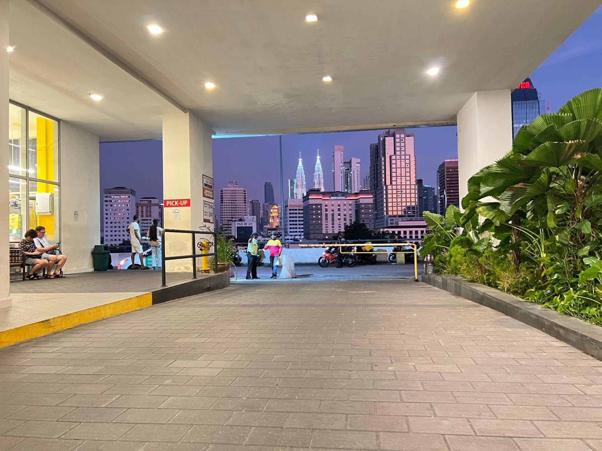 Regalia Suites & Residence By Enjoy Your Stay Kuala Lumpur Exteriör bild